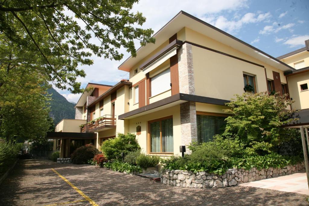 Albergo Benito Ponte nellʼAlpi Εξωτερικό φωτογραφία
