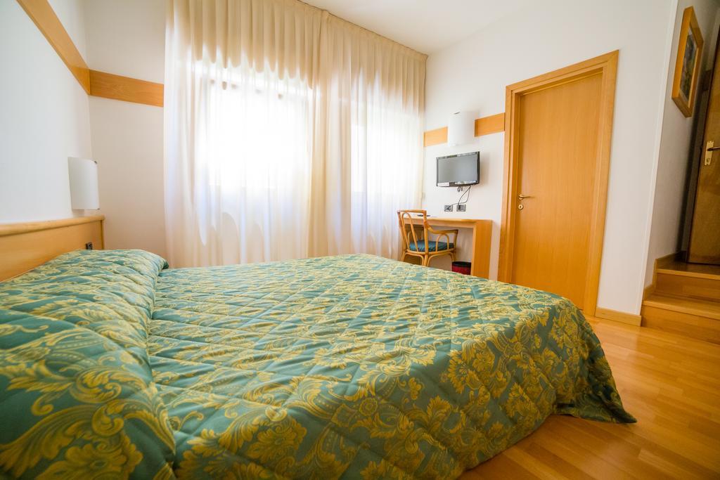 Albergo Benito Ponte nellʼAlpi Εξωτερικό φωτογραφία